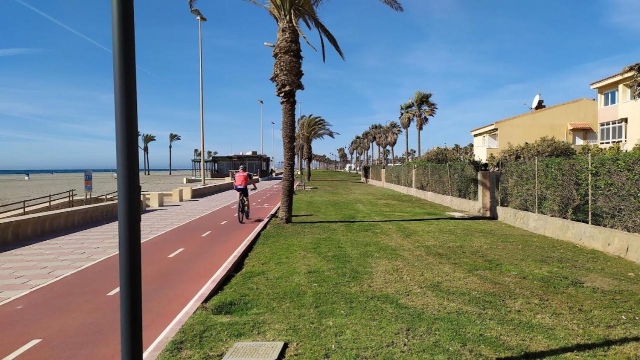 Atractivo Apartamento En La Playa Con Parking Roquetas de Mar Eksteriør billede