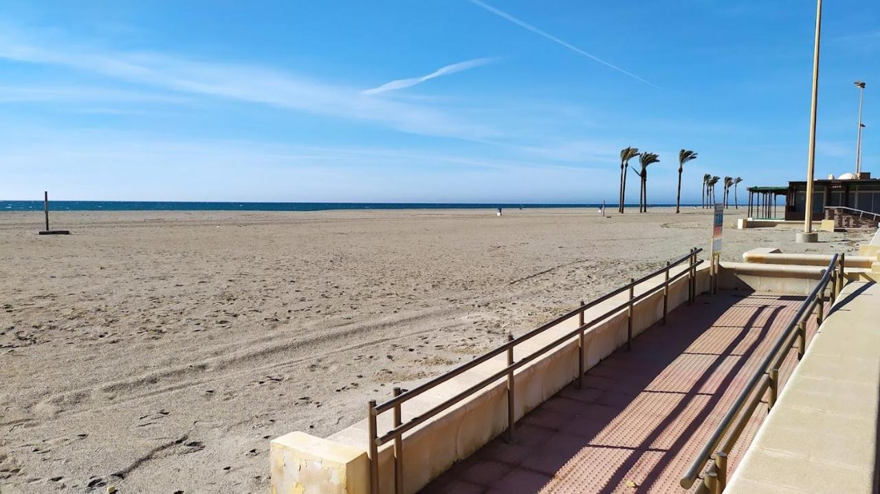 Atractivo Apartamento En La Playa Con Parking Roquetas de Mar Eksteriør billede